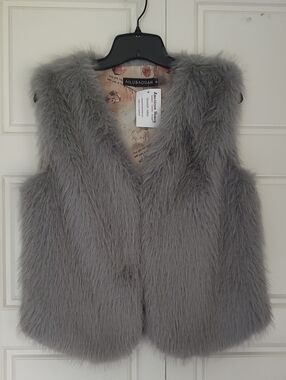 Women's Gray Faux Fur Vest - Sleeveless Layering Coat